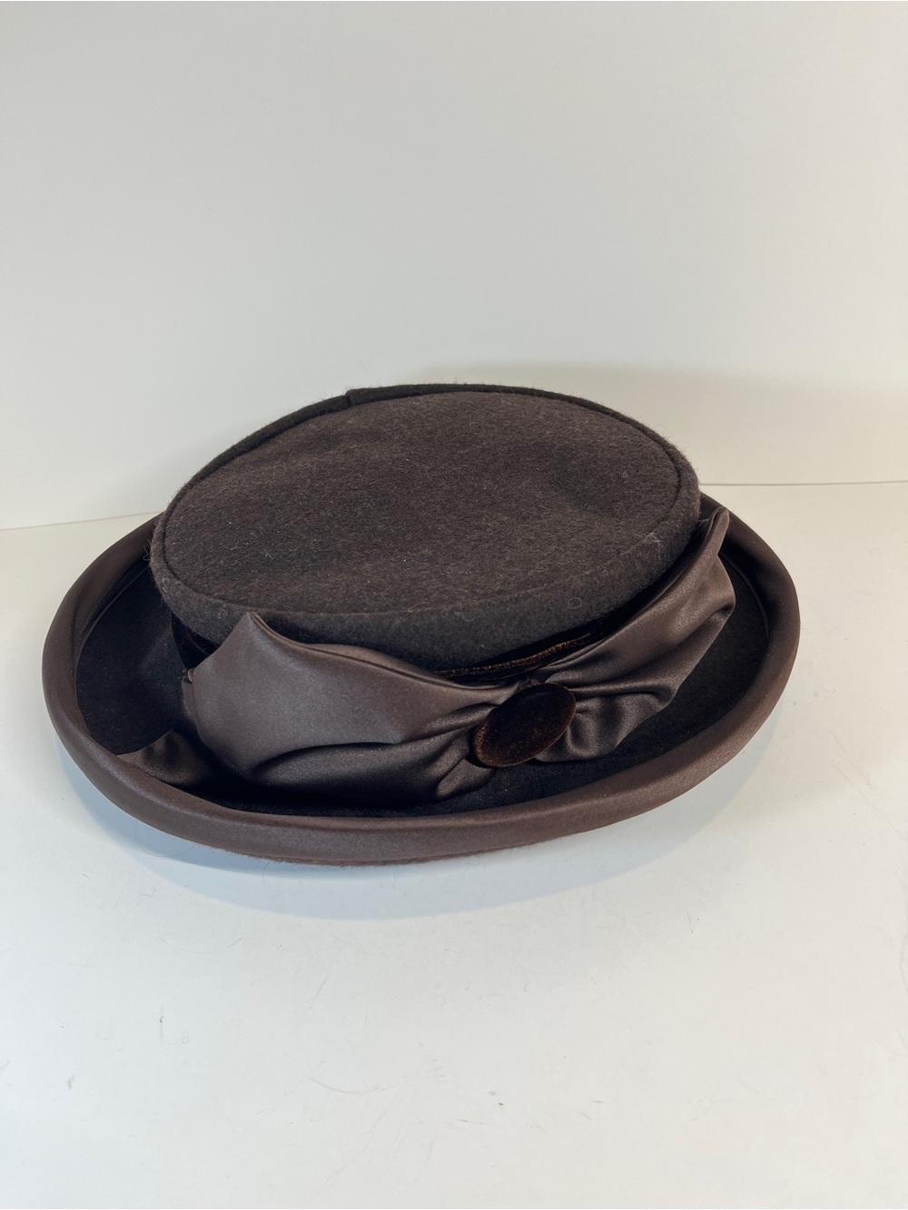 Vtg Wool / Satin Trim Bow HatHeads Millinery Co Canada Women's Dark Brown Hat